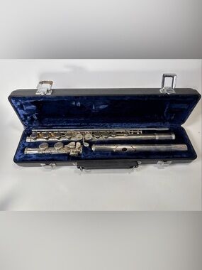 Silver Student Flute with Blue Hard Case untested.